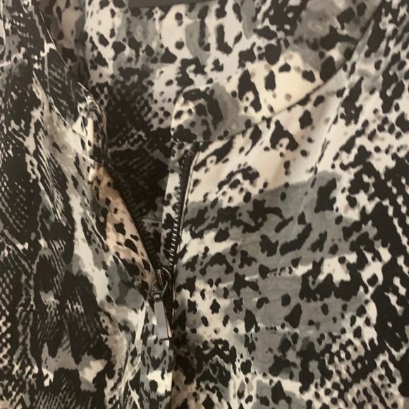 Black & White Snake Print Front Zipper Blouse - Picture 11 of 16